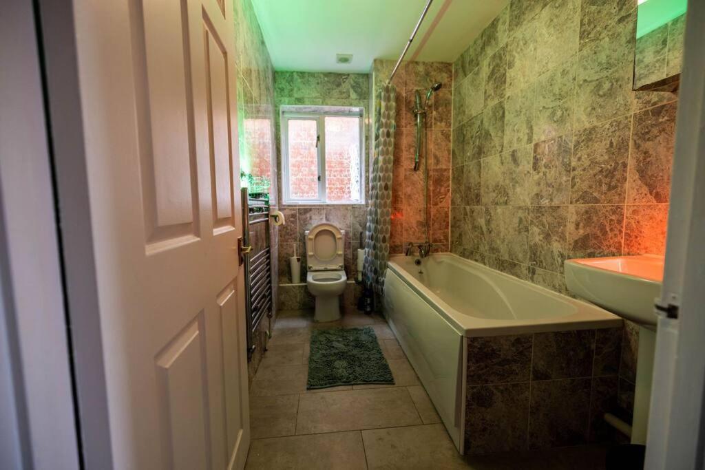 3 Bedrooms House-sofabed-parking-bbqstove-garden Appartamento Londra