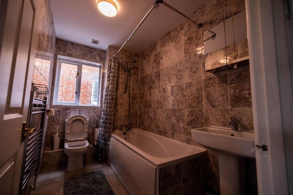 Appartamento 3 Bedrooms House-sofabed-parking-bbqstove-garden *