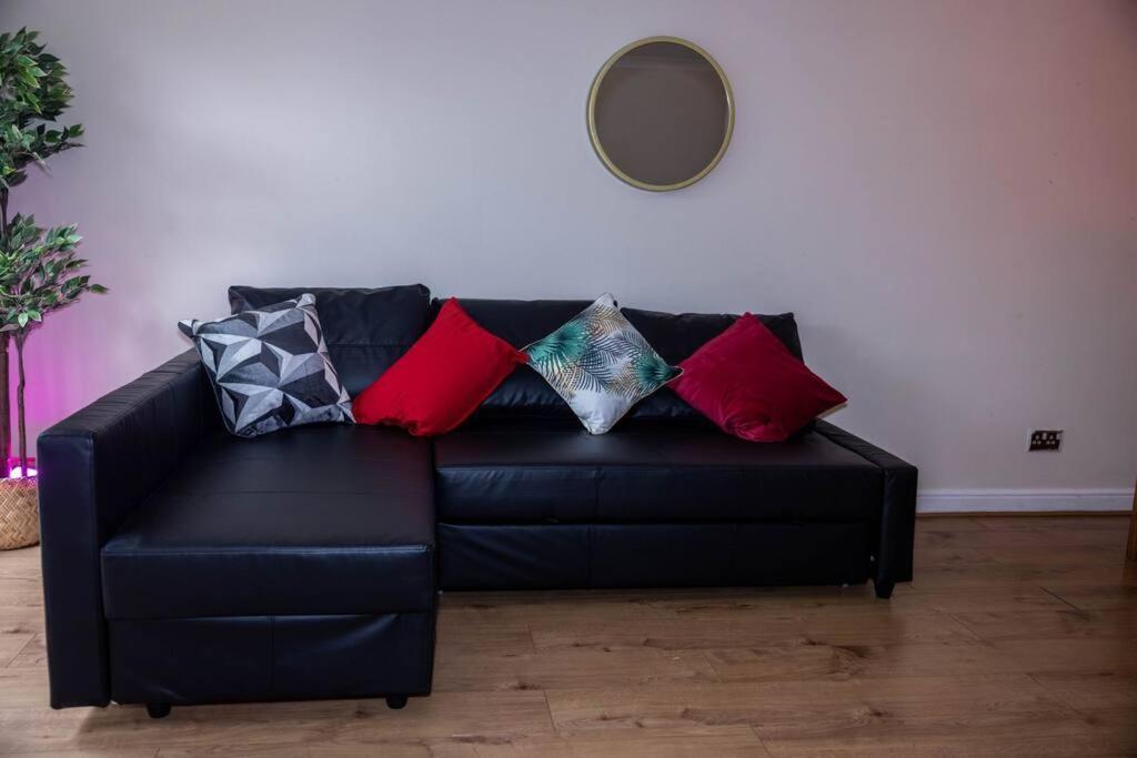 3 Bedrooms House-sofabed-parking-bbqstove-garden * Londra