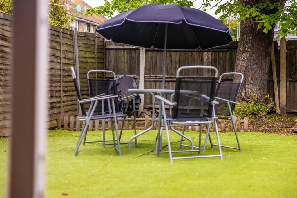 3 Bedrooms House-sofabed-parking-bbqstove-garden * Londra