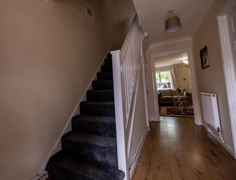 3 Bedrooms House-sofabed-parking-bbqstove-garden * Londra