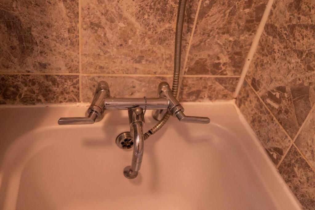 Appartamento 3 Bedrooms House-sofabed-parking-bbqstove-garden *